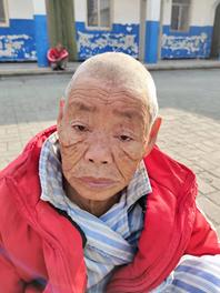 走失者照片 商丘寻亲：六旬老太被救助，高1米5...