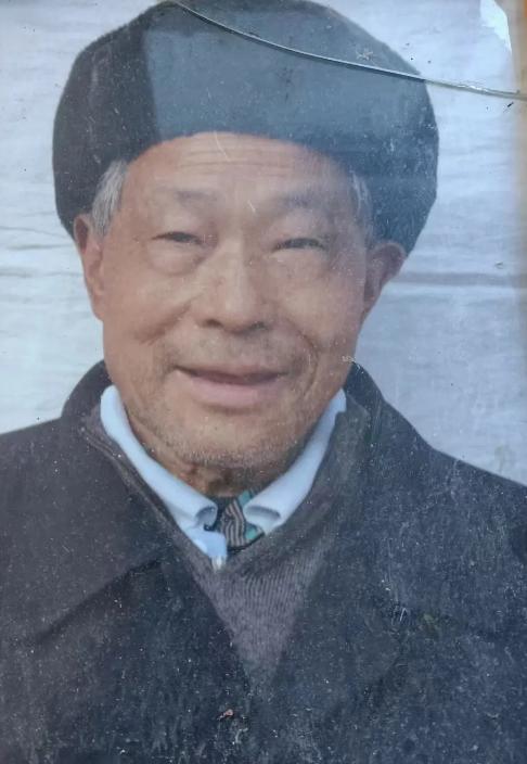 走失者照片 紧急寻人！重庆八旬老人失联，戴蓝色...