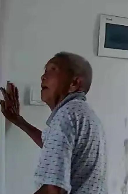 走失者照片 紧急寻人！防城港八旬老人失联，穿印...