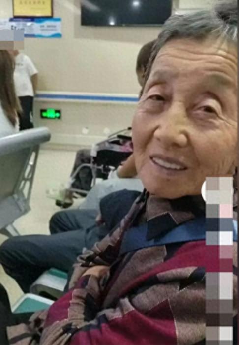 走失者照片 榆林市寻人：七旬老太走失，穿深绿色...