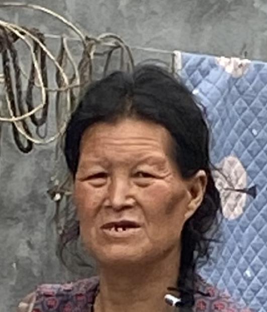走失者照片 雅安寻亲！六旬老太被救助， 穿花马...