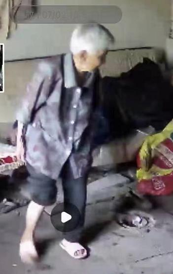 走失者照片 泸州急寻：八旬老太走失多日，穿灰色...