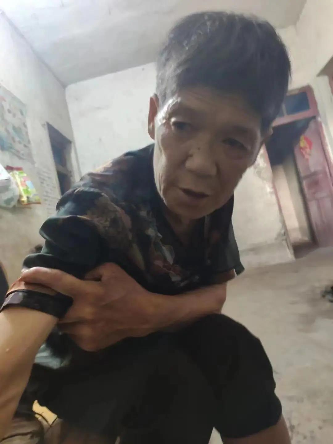 走失者照片 广安急寻：七旬老太走失，患阿尔茨海...