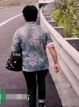 走失者照片 宜宾寻人！七旬老太走失，穿灰色长袖...