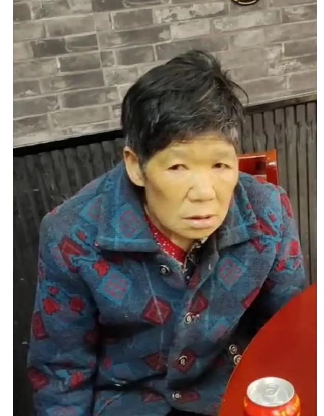 走失者照片 广安急寻：七旬老太走失，患阿尔茨海...