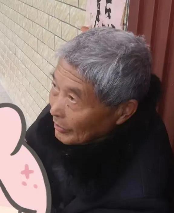 走失者照片 咸宁急寻：七旬退伍老兵走失，患脑萎...