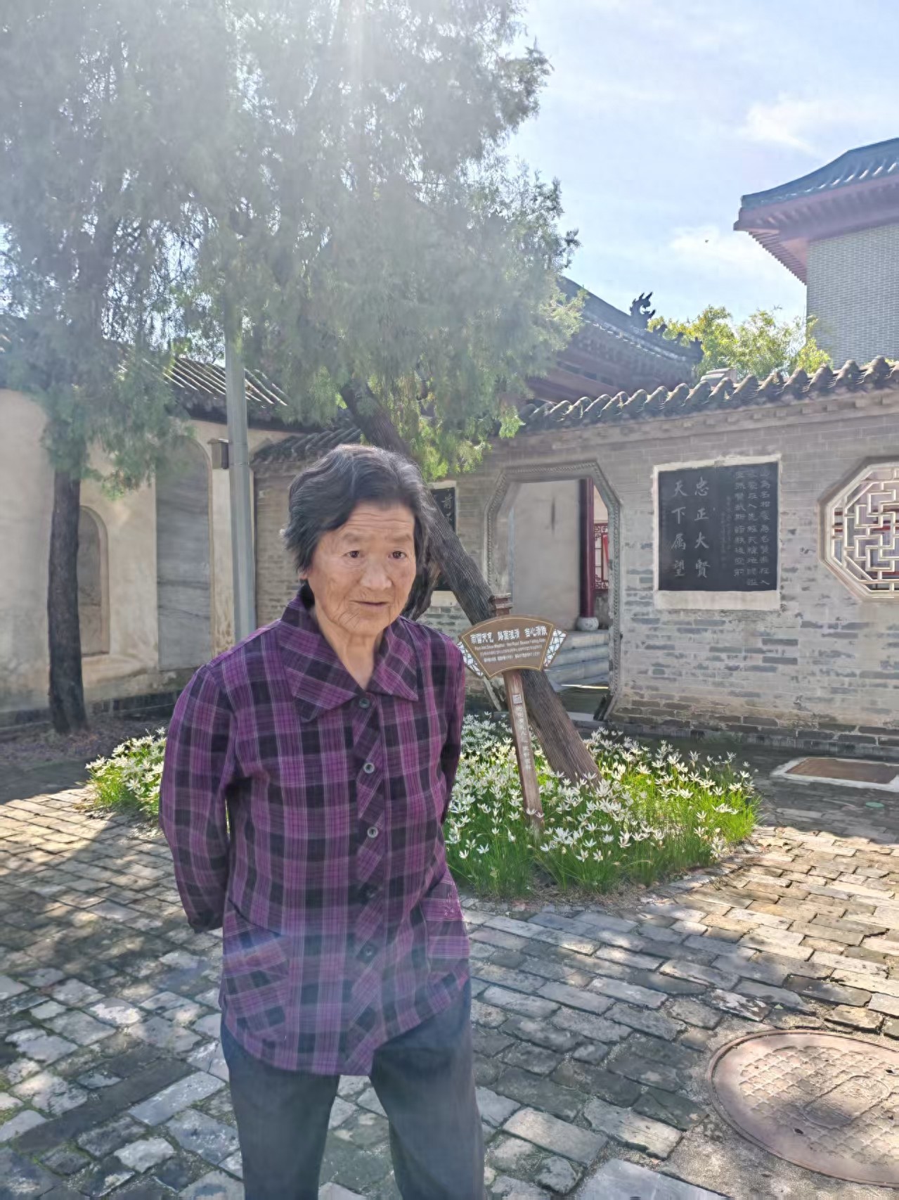 走失者照片 南阳寻人：八旬老太走失，穿紫色格子...