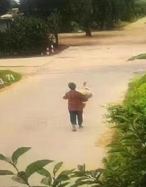 走失者照片 威海乳山寻人：七旬老太走失，穿紫红...