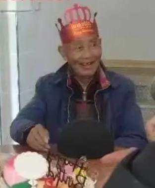 走失者照片 赣州急寻！九旬老人失联，穿白色上衣...