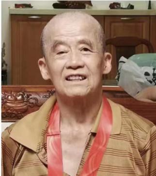 走失者照片 南宁急寻！八旬老人失联，戴草帽，穿...