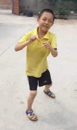 走失者照片 保定涿州急寻：13岁男孩失联，穿黑...