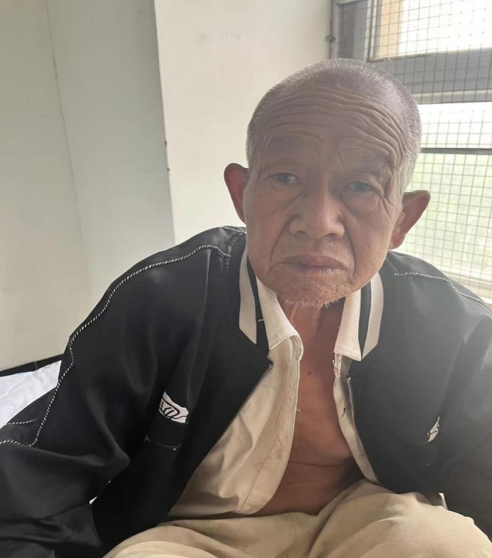 走失者照片 商丘寻亲：六旬老人被救助，穿黑色运...