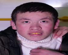 走失者照片 金华义乌寻亲：青年男子被救助，穿黑...