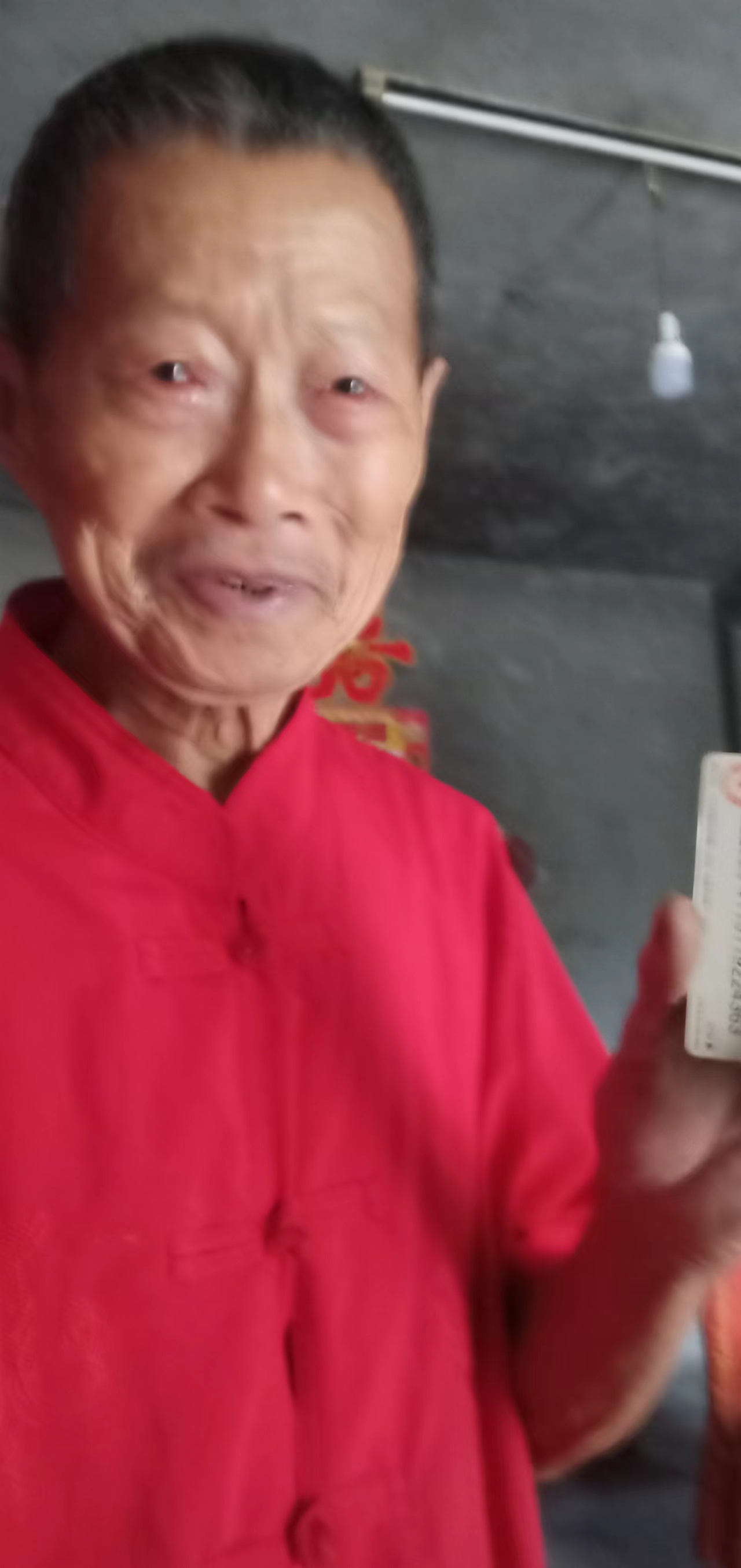 走失者照片 成都急寻！简阳八旬老人走失，穿红色...