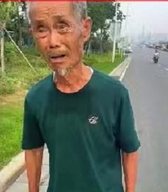 走失者照片 郑州急寻：八旬老人走失，穿蓝白色衬...