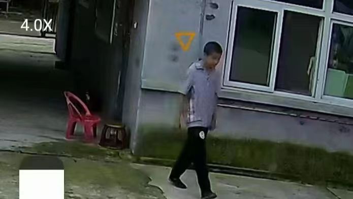 走失者照片 沈阳急寻：17岁男孩失联，穿蓝白相...
