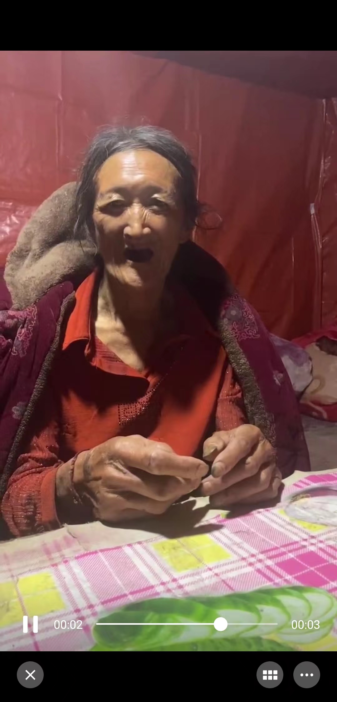 走失者照片 六盘水盘州急寻：六旬老太走失，穿红...