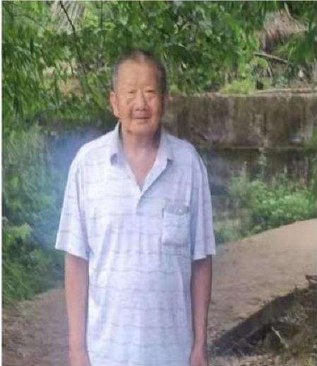 走失者照片 成都简阳急寻：七旬老人走失，穿黑白...