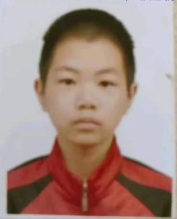 走失者照片 孝感急寻！13岁男孩失联，穿蓝色校...