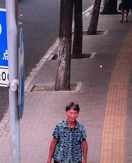 走失者照片 北京急寻：七旬老太走失，患阿尔茨海...