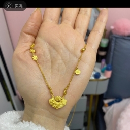 走失者照片 黄金项链