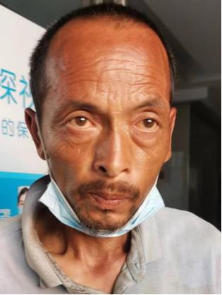 走失者照片 信阳寻亲：五旬男子被救助，穿蓝色上...