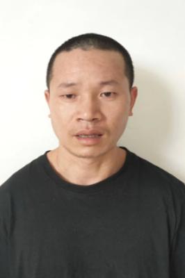 走失者照片 漳州寻亲：青年男子被救助，穿黑白条...