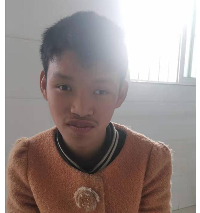 走失者照片 驻马店寻亲：青年男子被救助，穿粉色...