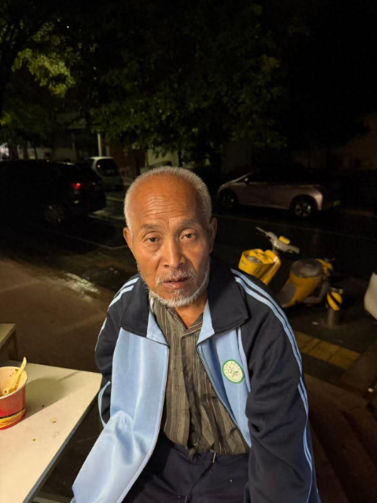 走失者照片 洛阳市寻亲：七旬老人被救助，穿校服...