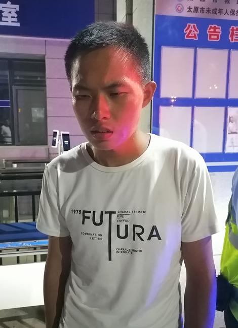 走失者照片 太原寻亲：青年男子被救助，穿白色T...