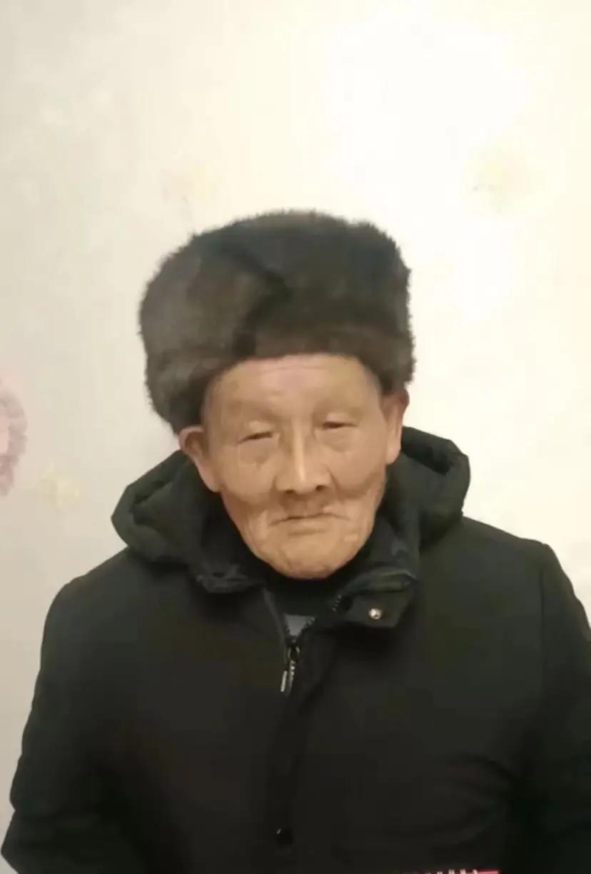 走失者照片 成都急寻：八旬老人失联，穿浅色上衣...