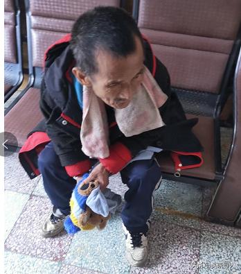 走失者照片 永州寻亲：六旬老人被救助，穿黑红蓝...