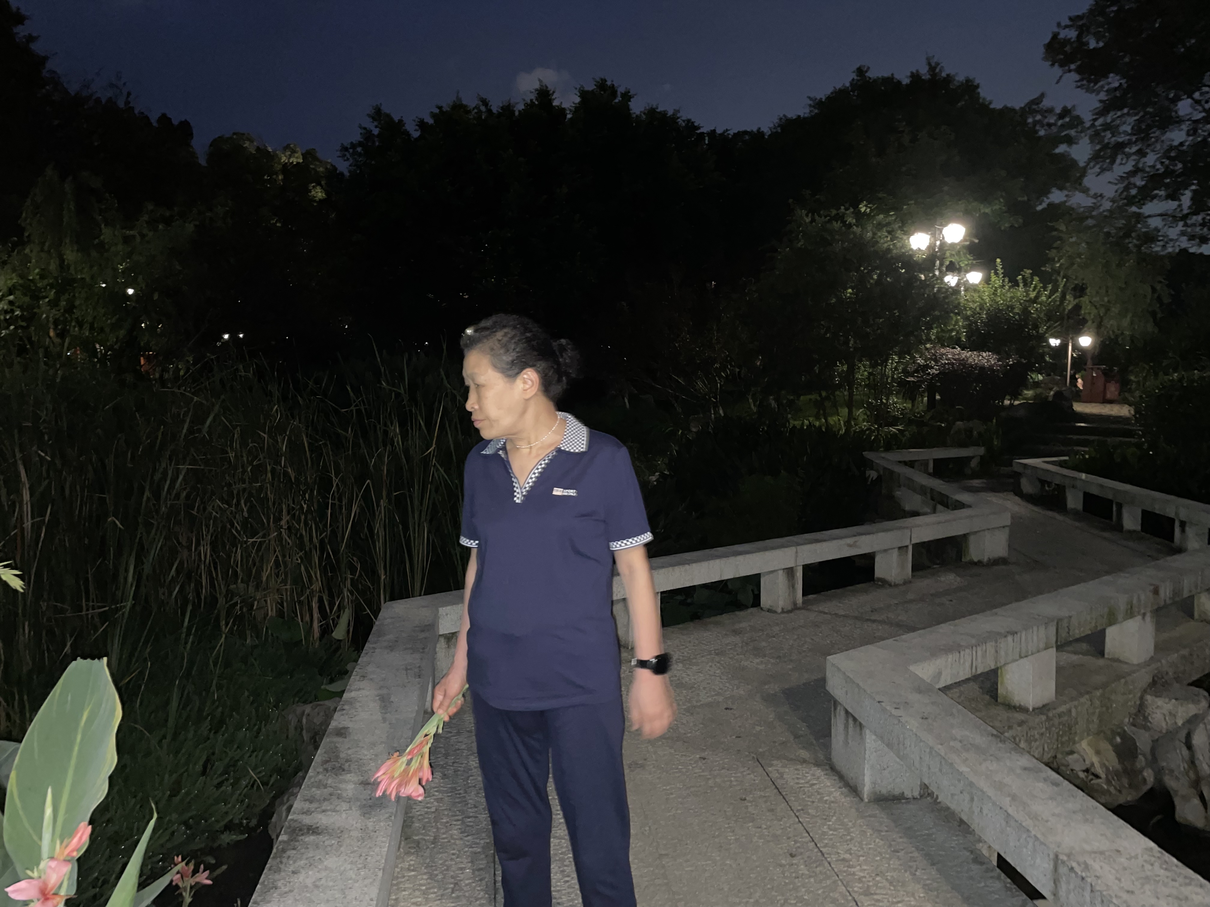 走失者照片 福州急寻：六旬老太走失，穿印花连衣...