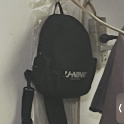 走失者照片 Lining黑色斜挎胸包
