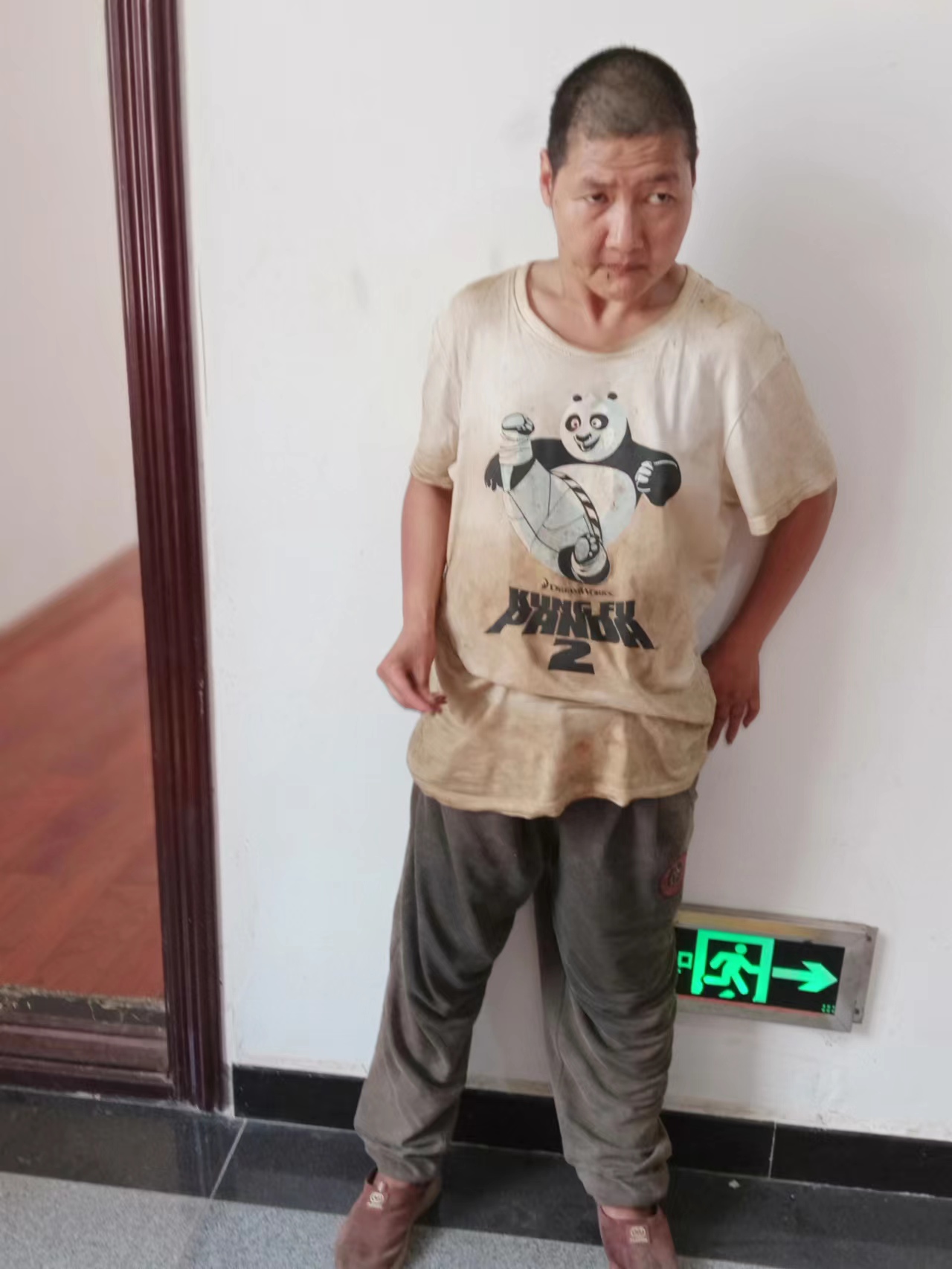 走失者照片 驻马店寻亲：中年女子被救助，穿白色...