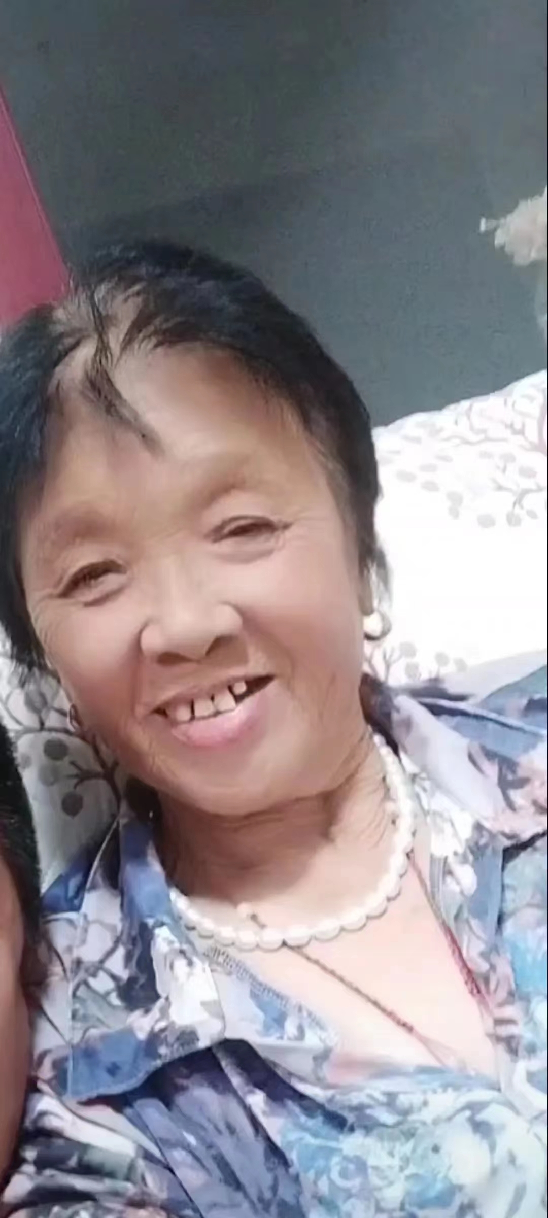 走失者照片 泰州泰兴急寻：八旬老太失联，穿白底...