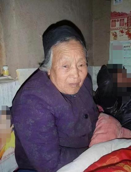 走失者照片 咸阳急寻：八旬老太失联，穿绿底白色...