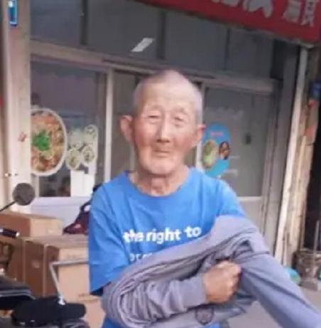 走失者照片 漳州急寻：八旬老人失联，穿白色T恤...