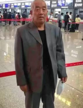 走失者照片 平凉急寻：六旬老人失联，穿白色短袖...