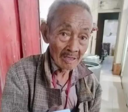 走失者照片 资阳市寻人：七旬老人走失，穿灰色衬...