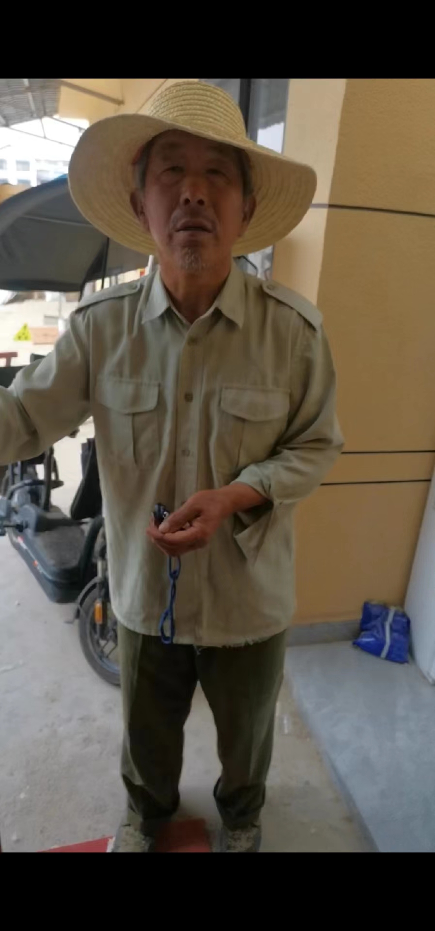 走失者照片 信阳急寻：七旬老人走失，穿浅黄色衬...