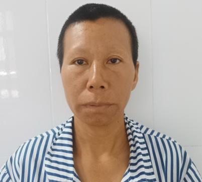 走失者照片 南宁寻亲：中年女子被救助，穿黑白相...