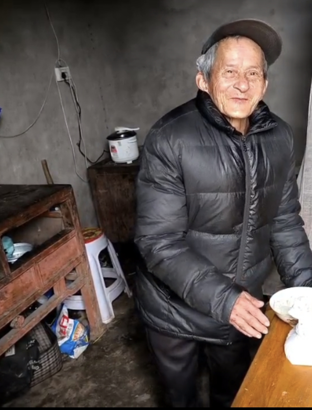 走失者照片 南充市寻人：七旬老人走失，穿花色短...