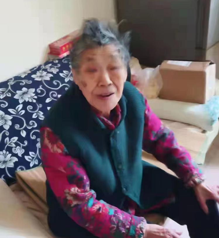 走失者照片 武汉急寻：九旬老太走失，高1米6，...