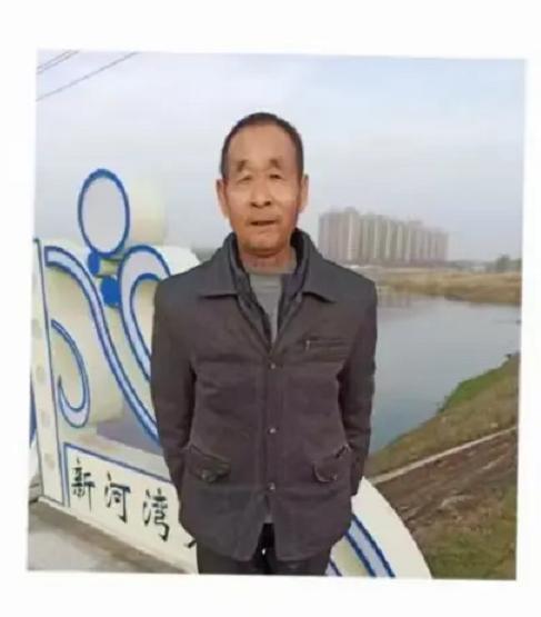 走失者照片 菏泽七旬老人走失，患脑萎缩，穿深灰...