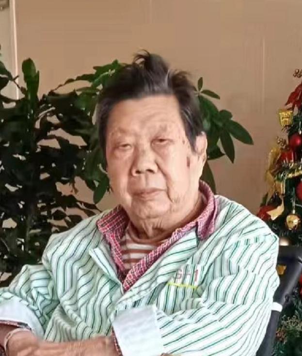 走失者照片 北京急寻！八旬老太走失，穿白色背心...