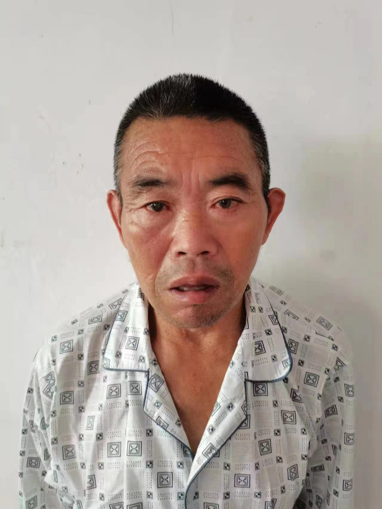 走失者照片 开封寻亲：五旬男子被救助，穿黑色上...