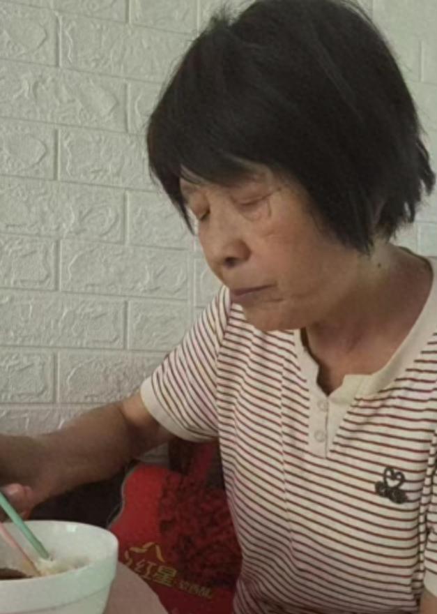 走失者照片 西安寻人：七旬老太走失，精神状态不...