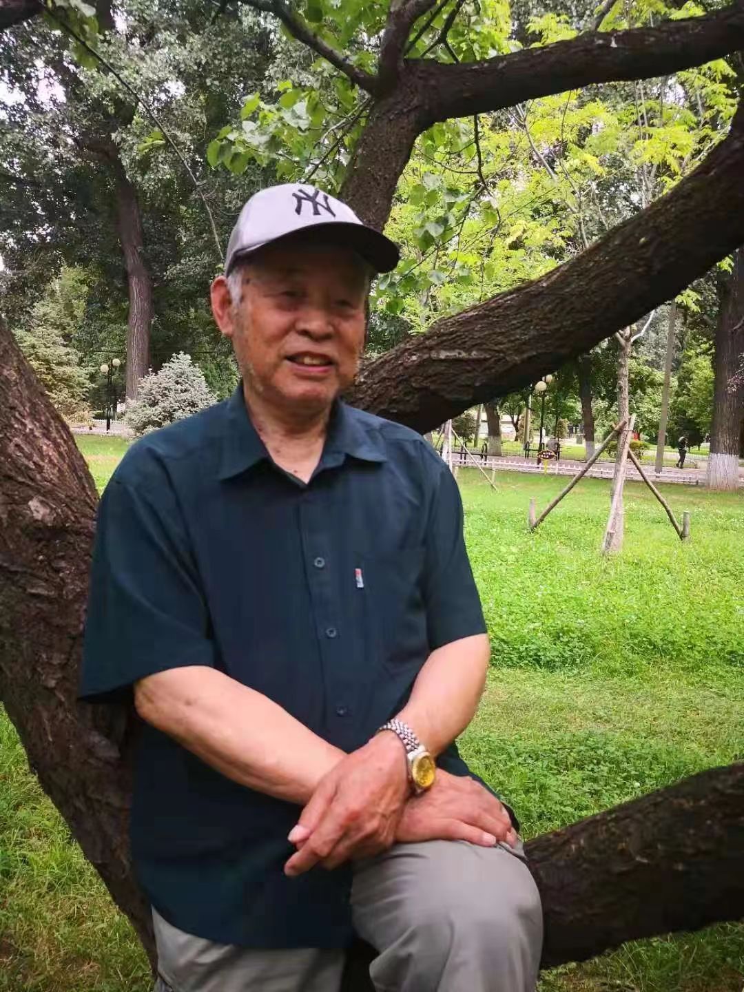 走失者照片 鞍山急寻：八旬老人失联，脸部和颈部...