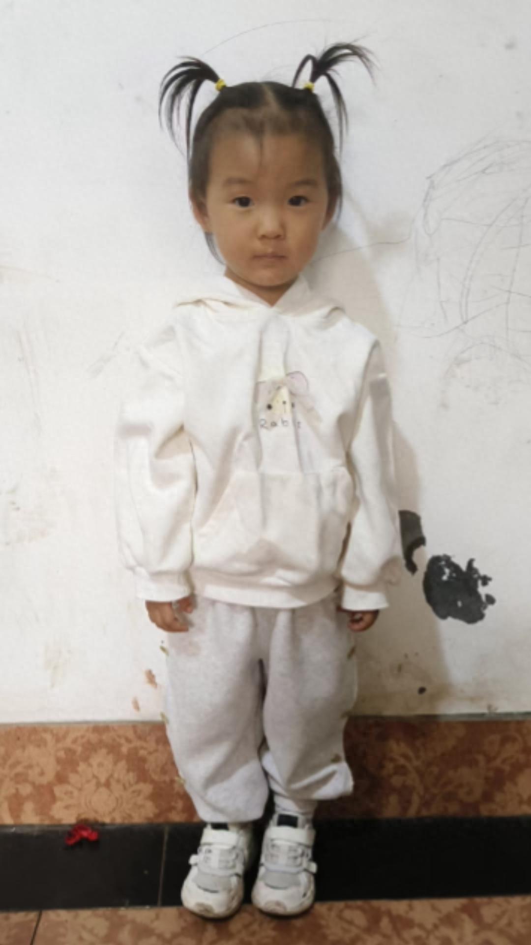 走失者照片 重庆市寻亲：2岁女孩被救助，受助时...